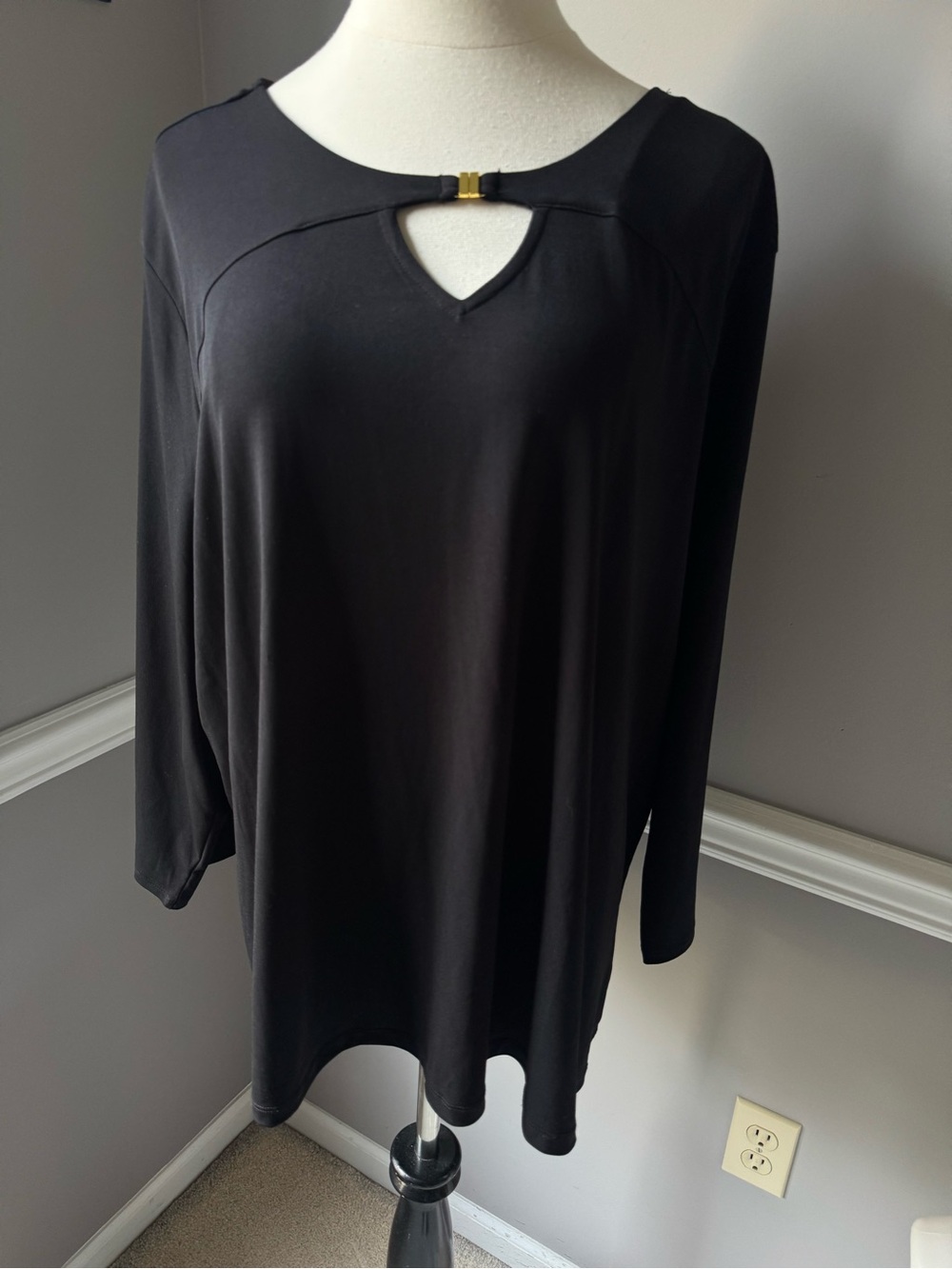 Liz Claiborne Black Long Sleeve Top with Gold Accent